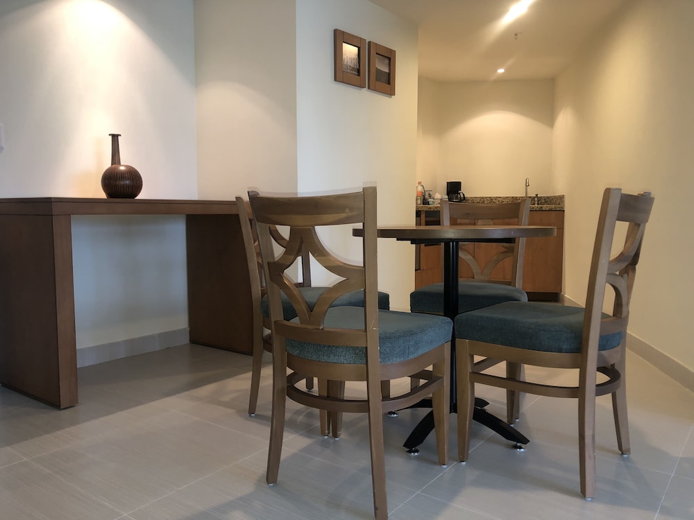 Hampton Inn by Hilton Guadalajara/Expo 39/48