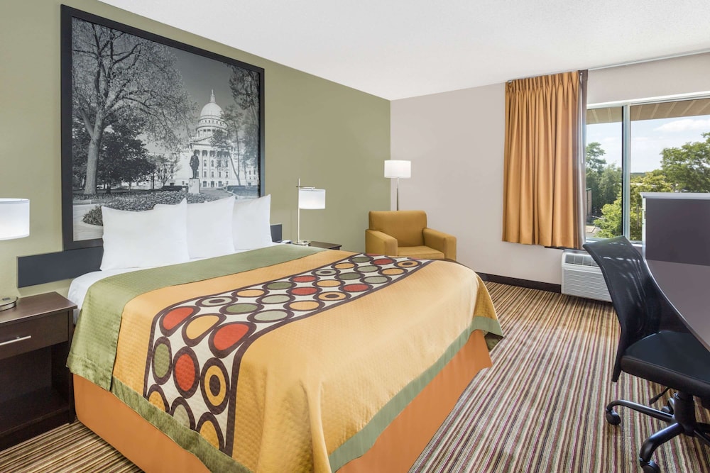 Super 8 By Wyndham Madison South 10/34