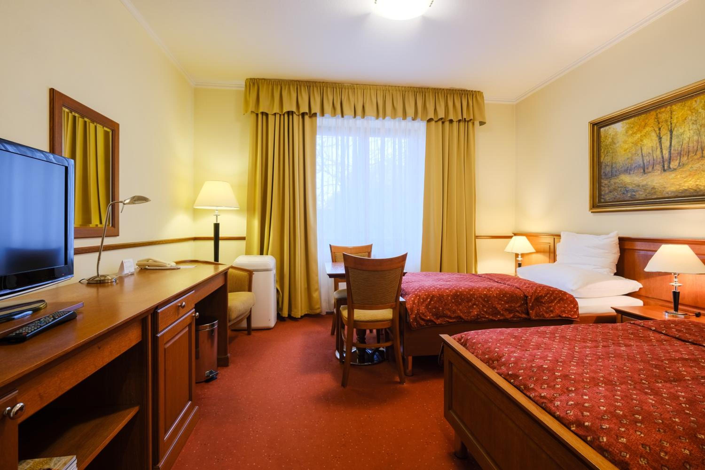 Standard, Twin Beds