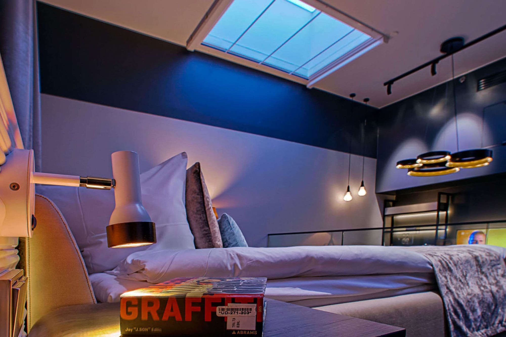 SKY, LOFT