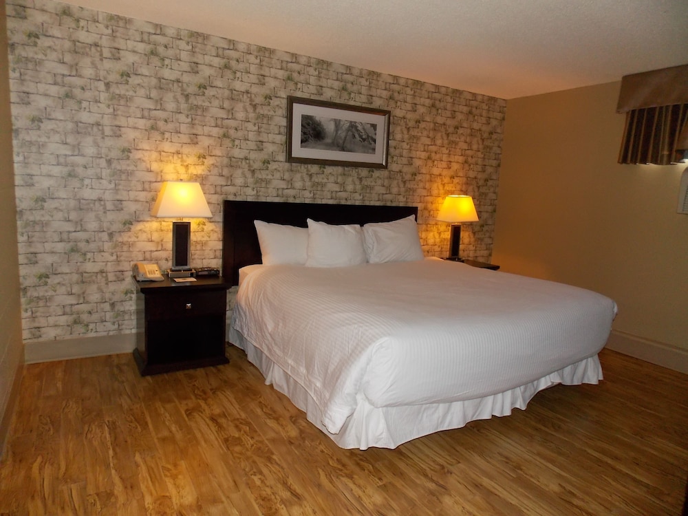 Stonebridge Hotel 11/75