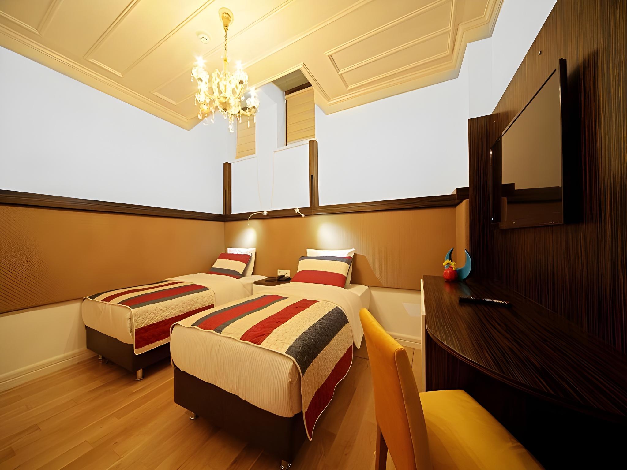 Basement, Queen and Twin Beds