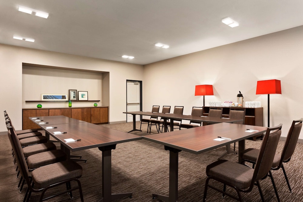 Country Inn & Suites by Radisson, New Braunfels, TX 25/27