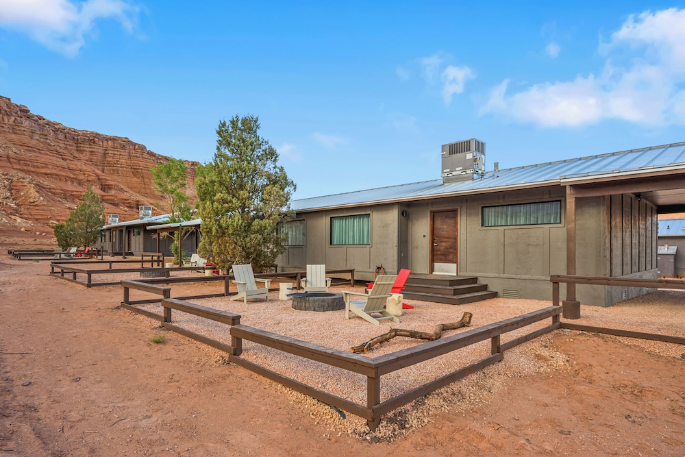 Marble Canyon Lodge 62/68