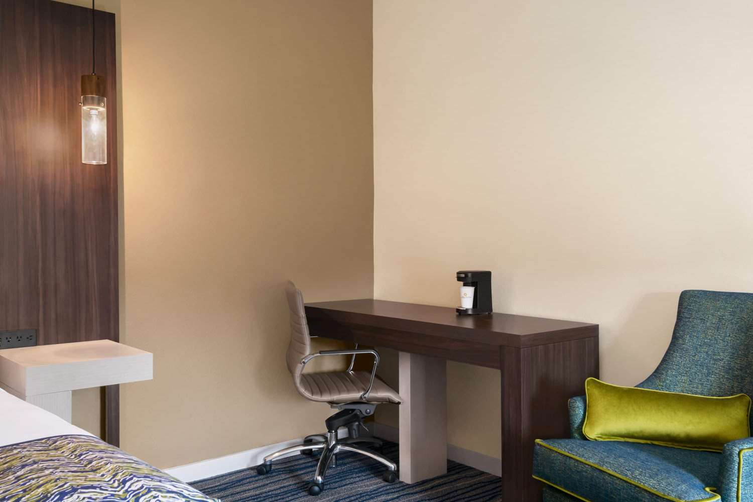 La Quinta Inn And Suites By Wyndham Orlando Idrive Theme Parks 40/50