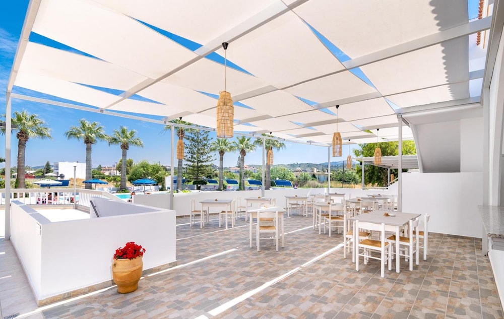 Sabina Hotel 40/53