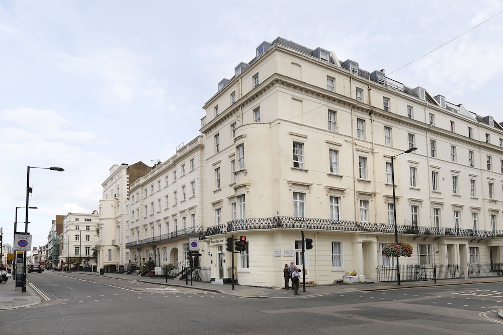 PRINCE WILLIAM HOTEL 52/55