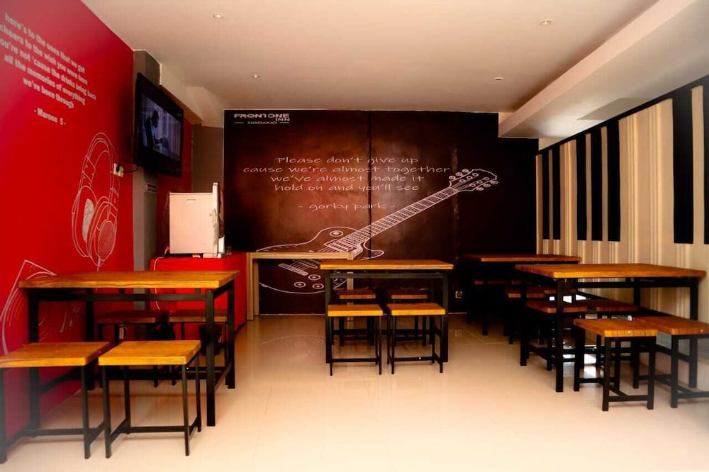 Front One Inn Sidoarjo 14/20