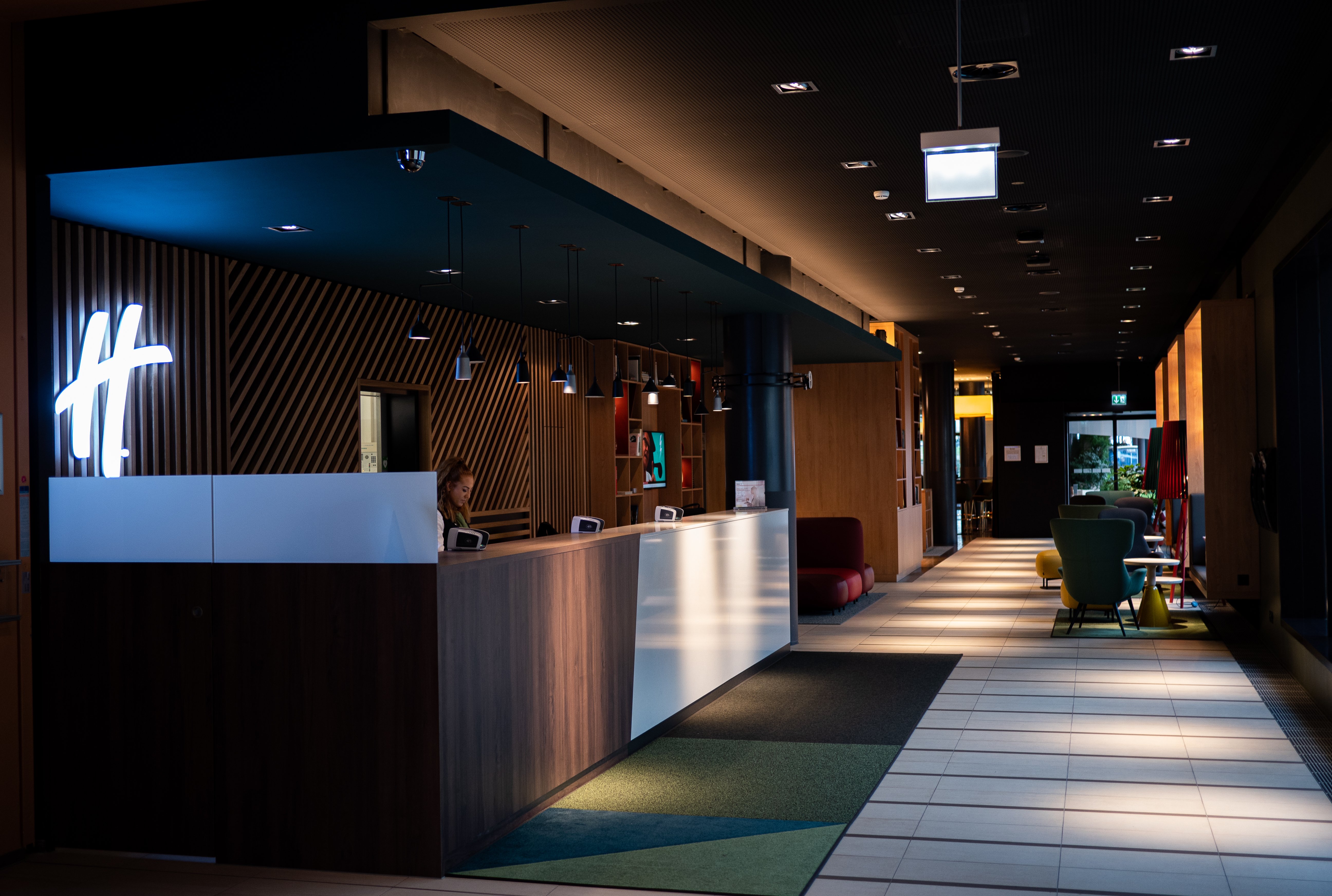 Holiday Inn Zurich Messe 10/77