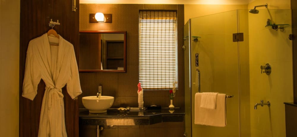 ESTHELL VILLAGE RESORT 46/48