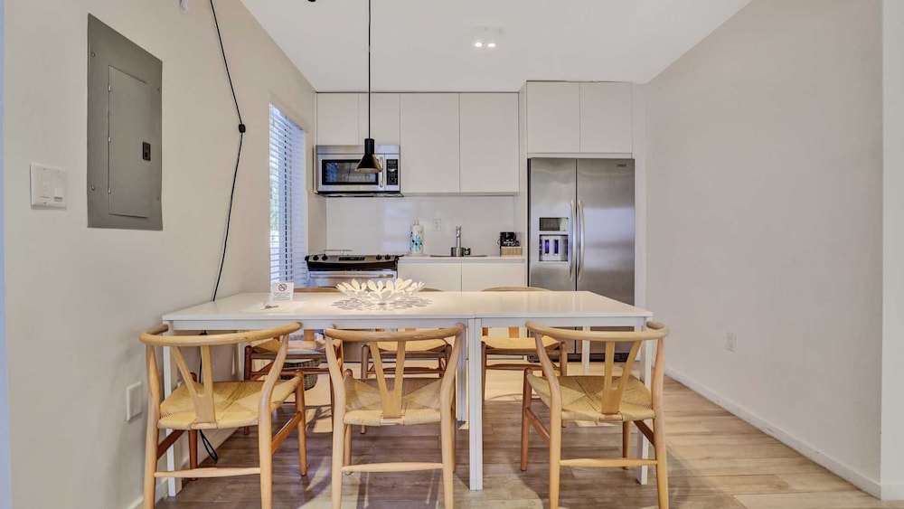 Beach Haus Key Biscayne 32/50