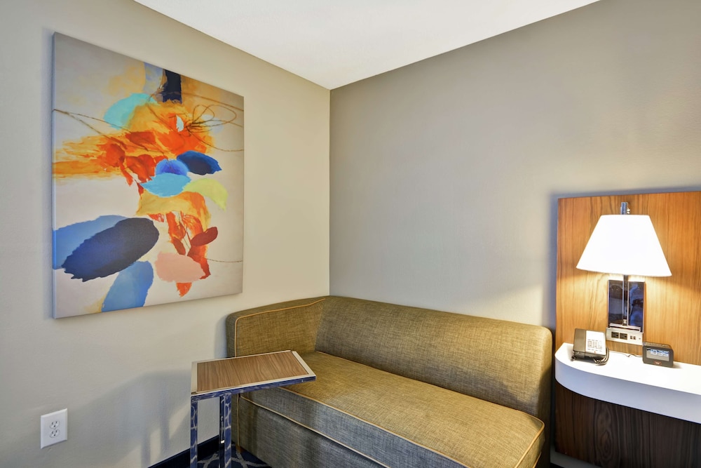 Hampton Inn Auburn 16/40