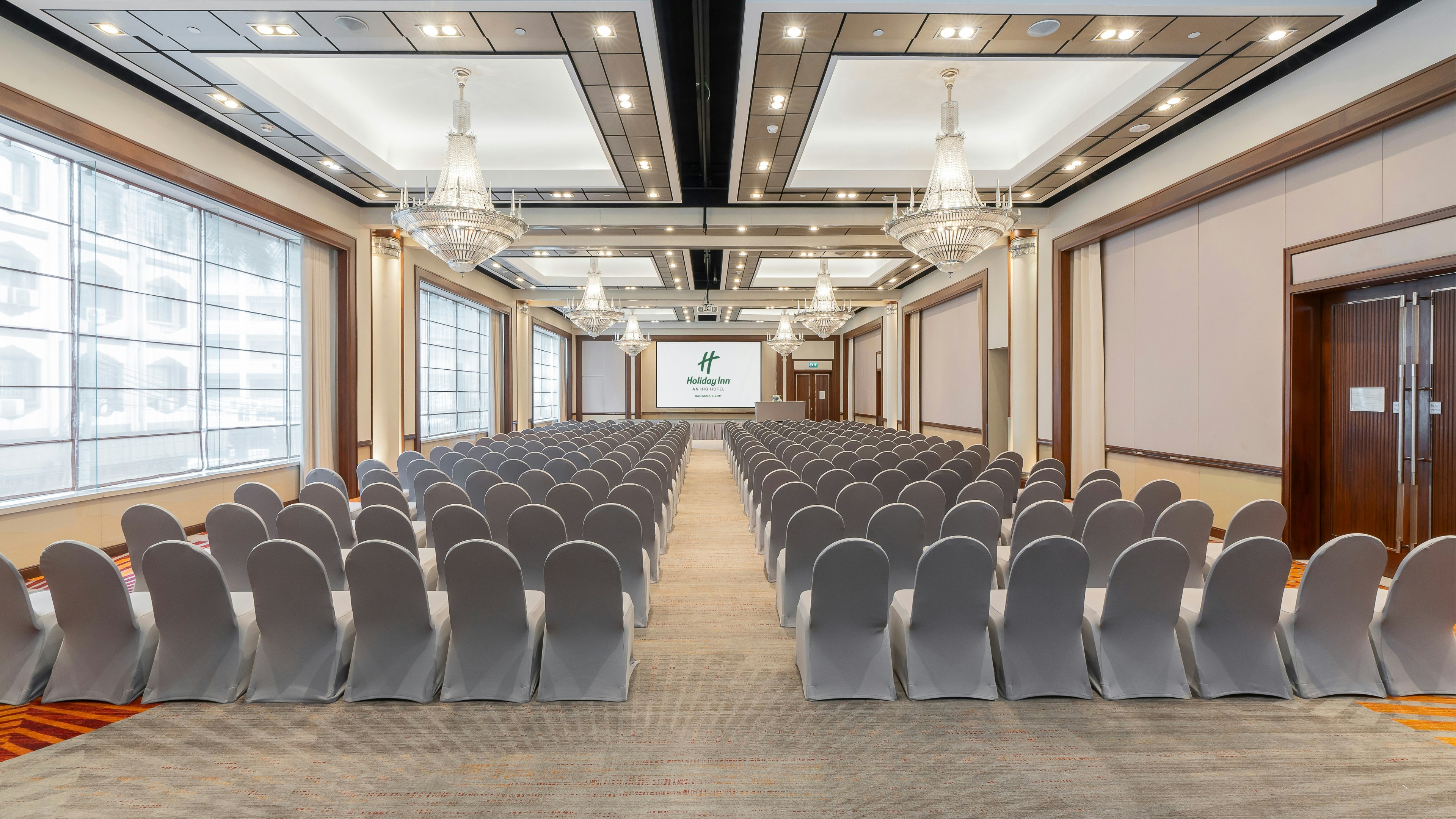 Holiday Inn Bangkok Silom 64/74