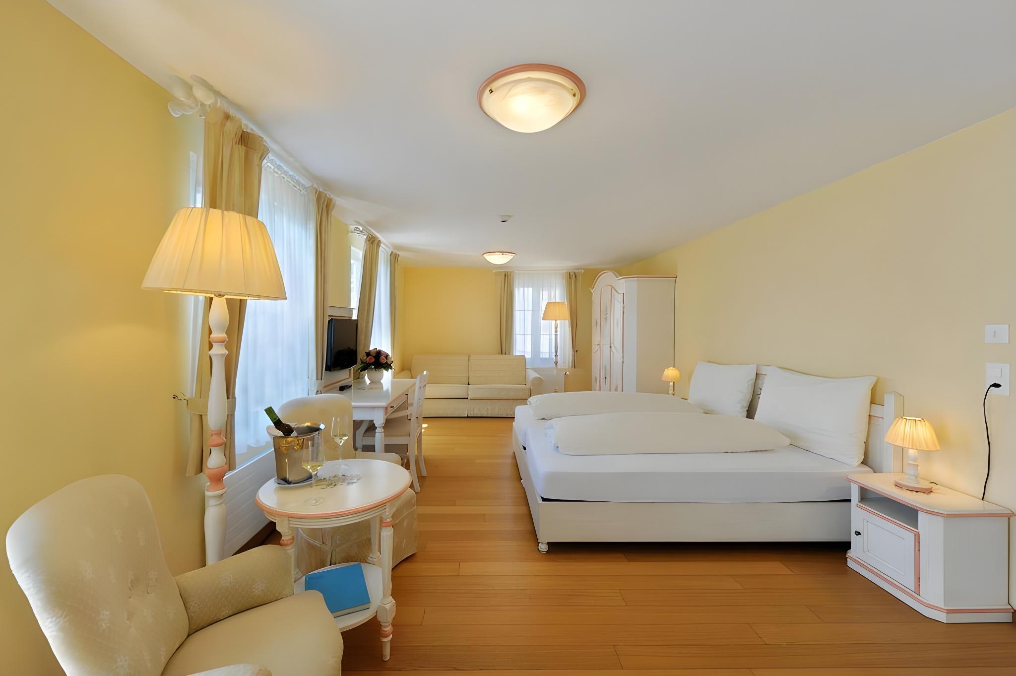 1 Bedroom, Junior Suite, Lake View, Balcony