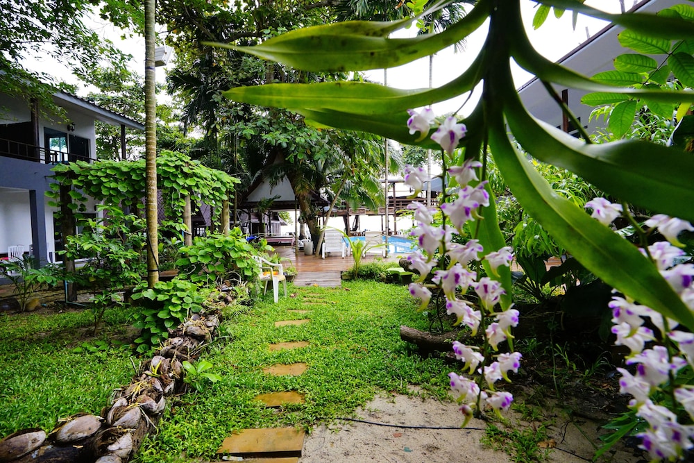 Apple Beachfront Resort 56/69