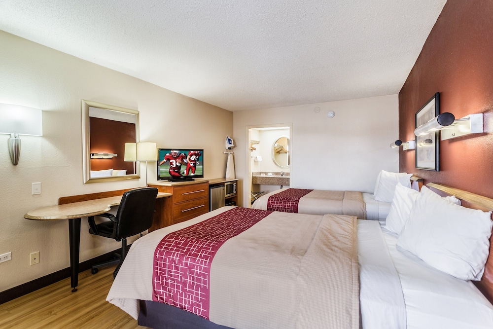 Red Roof Inn Bowling Green 24/51