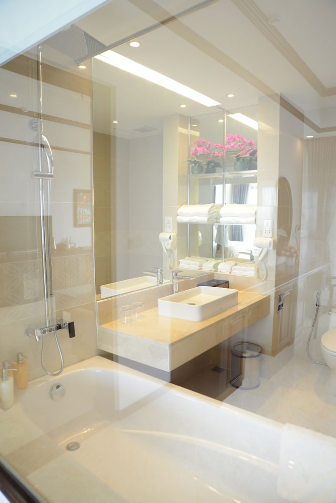 Westlake Hotel & Resort Vinh Phuc 50/50