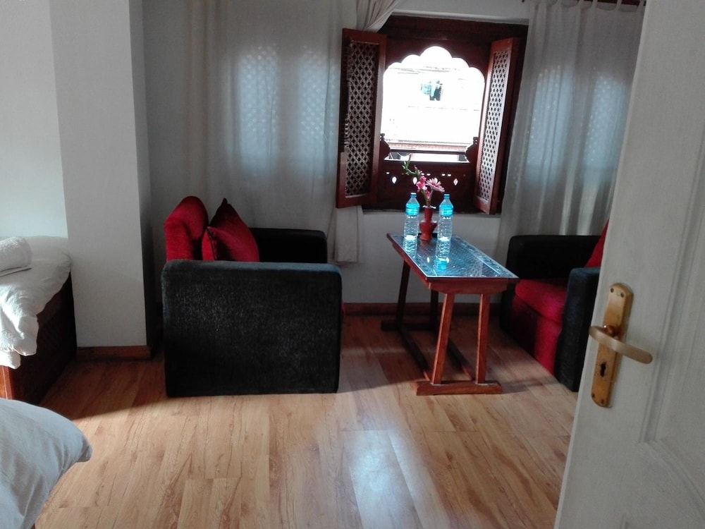 Sunny Guest House And Cafe 18/28