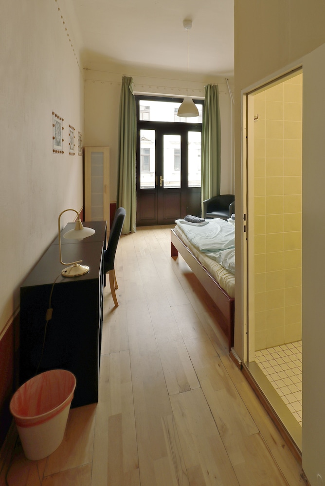 Hostel Mondpalast 11/73