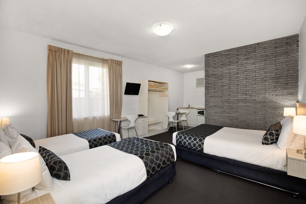 ADELAIDE ROAD MOTOR LODGE 18/49