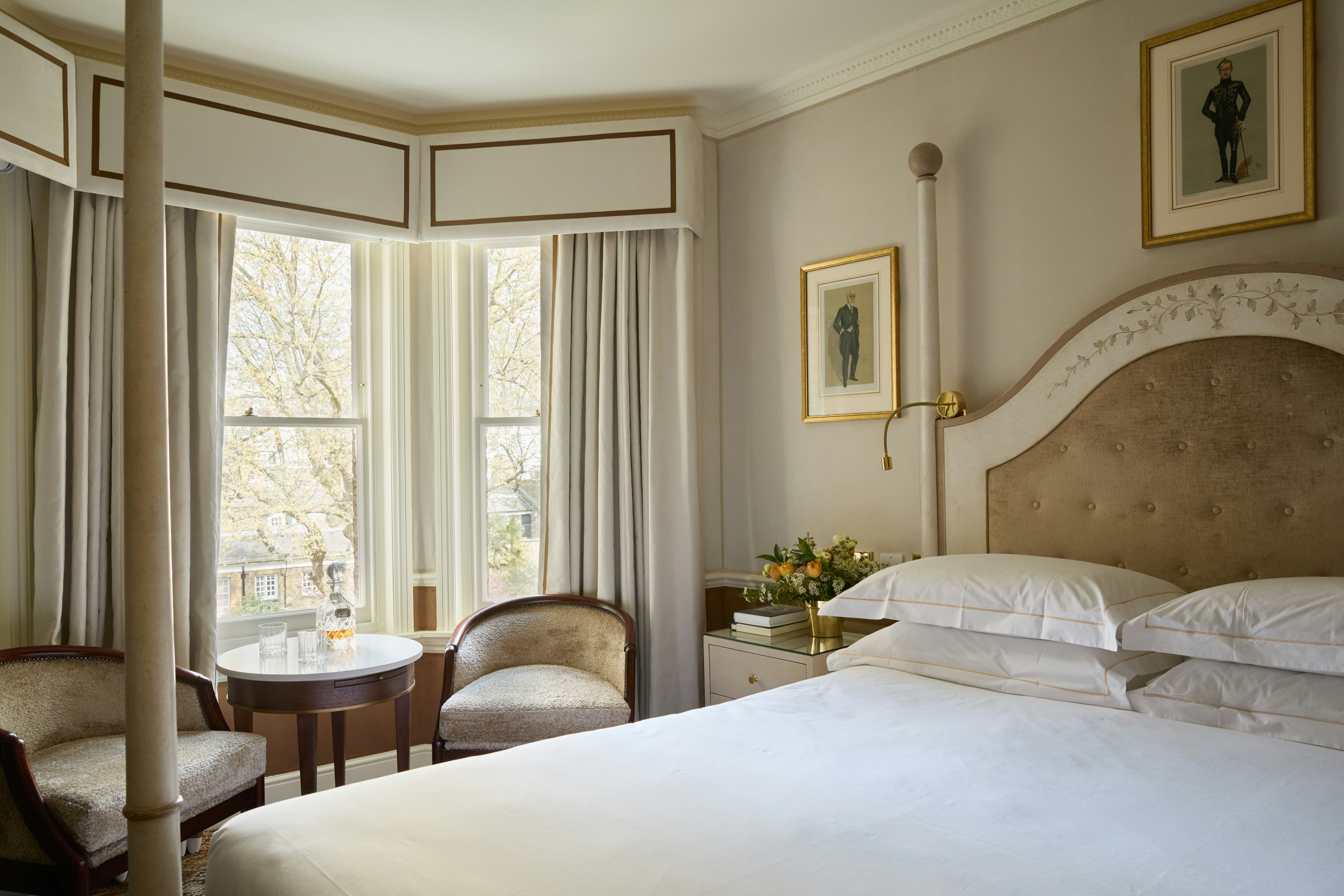 DELUXE, QUEEN BED