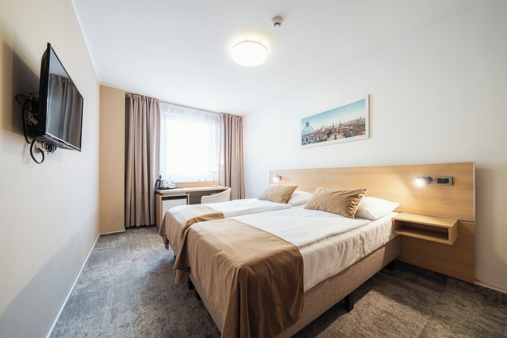 EHRLICH HOTEL 9/34