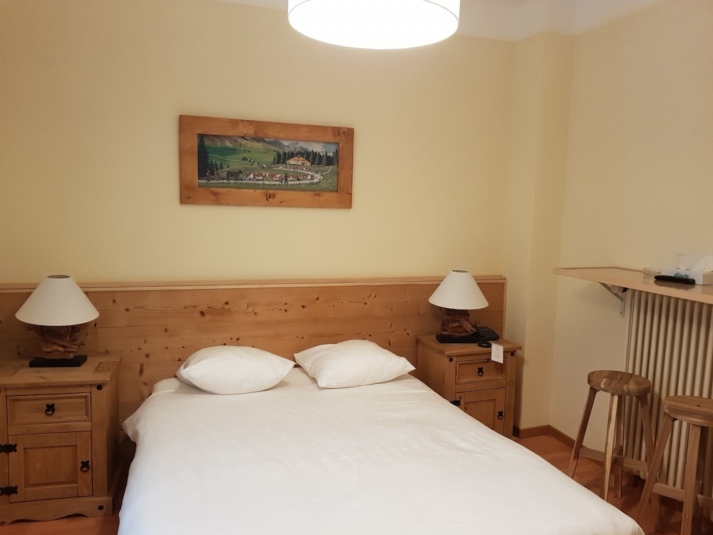 Hotel De Geneve 15/39