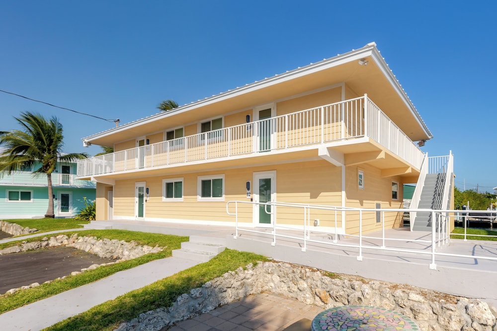 Skipjack Resort Marina 2/70