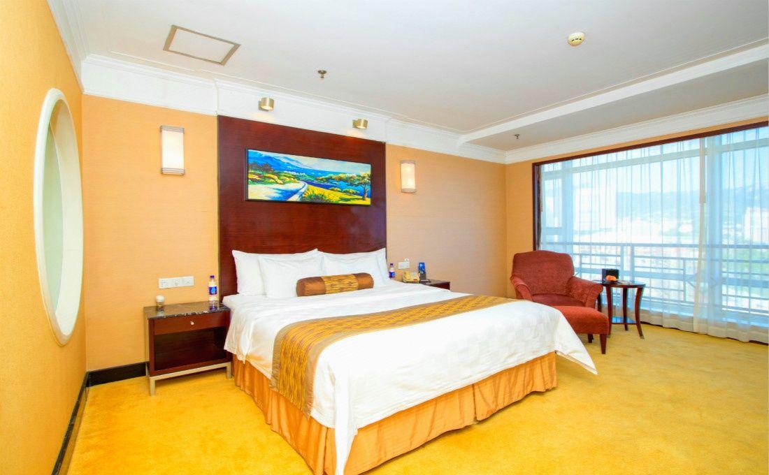 Deluxe, King Bed
