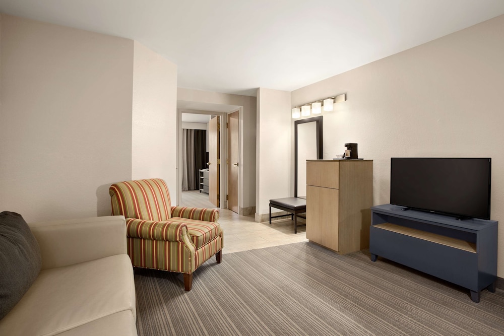Radiant Inn and Suites Murfreesboro 26/40