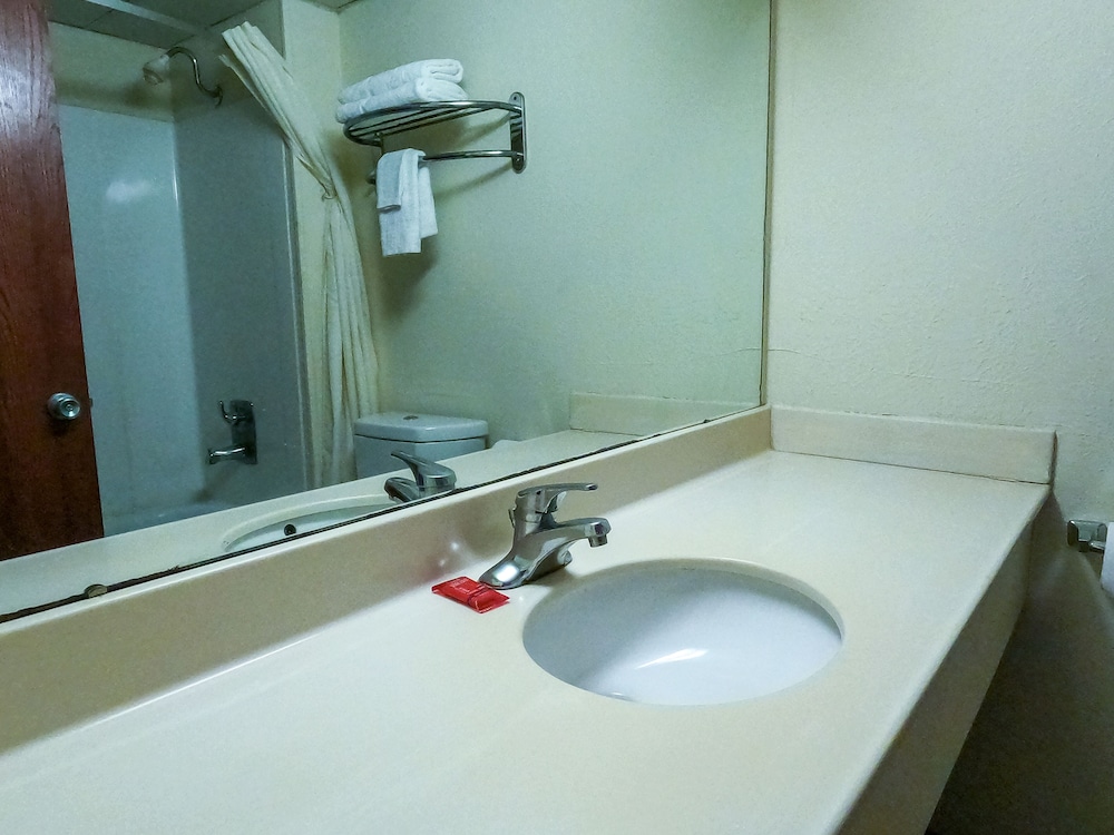 Americas Best Value Inn Salina 24/28