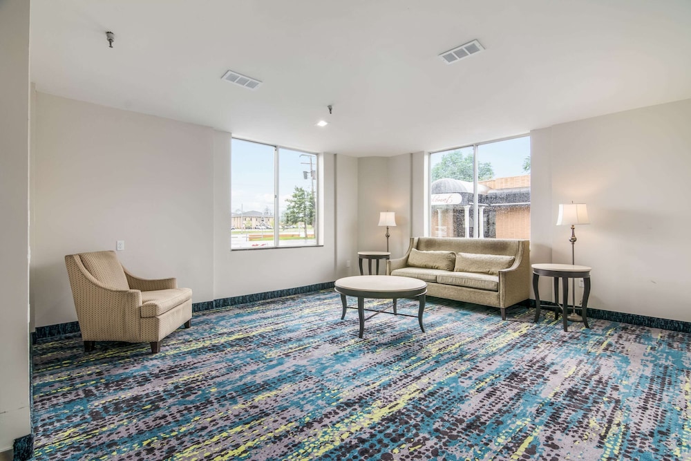 Quality Inn Rochester West 28/32