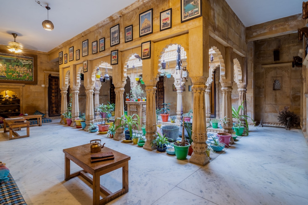 Moustache Jaisalmer 28/50