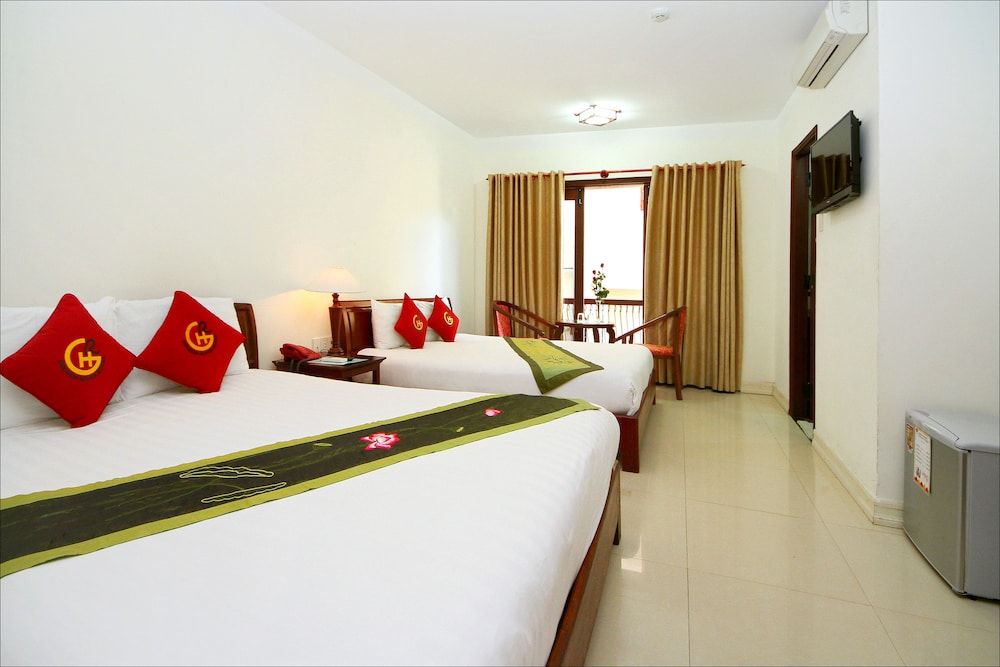 Golden River Hotel 3/46