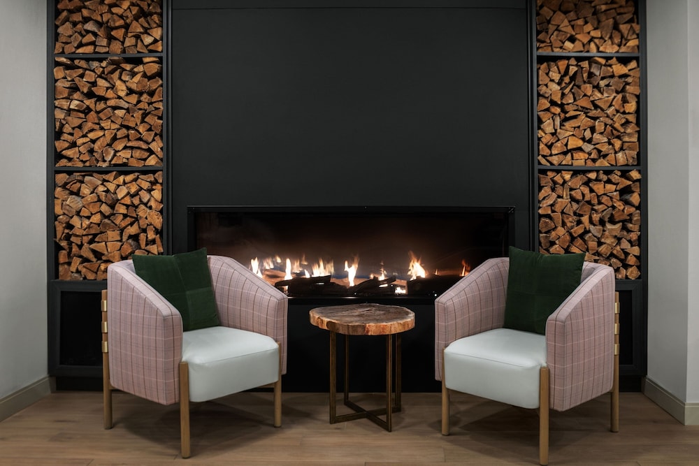 The Inelle, Oakhurst Yosemite, a Tribute Portfolio Hotel 24/46