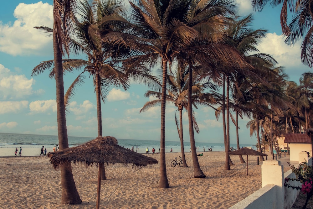 Bungalow Beach Hotel 45/58