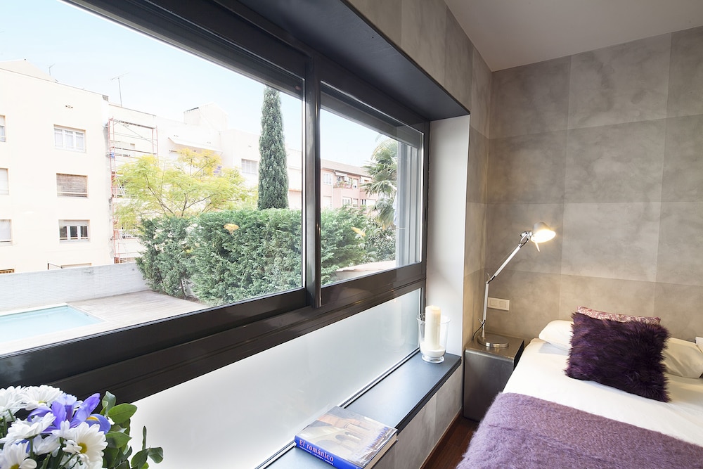 My Space Barcelona Pool with Terrace 11/35