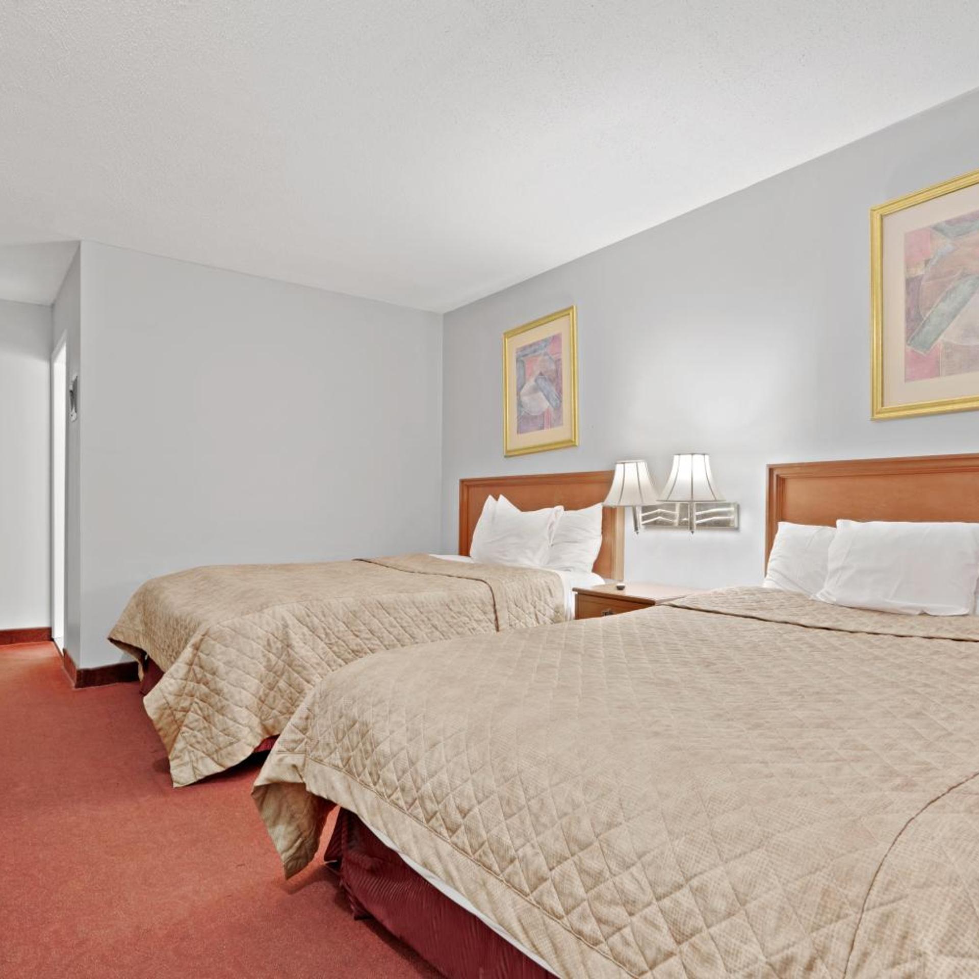 Studio, Queen Bed