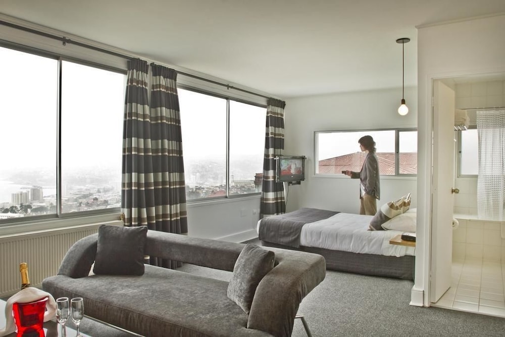 Ultramar Hotel 21/30