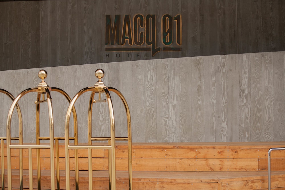 MACQ 01 HOTEL 9/69