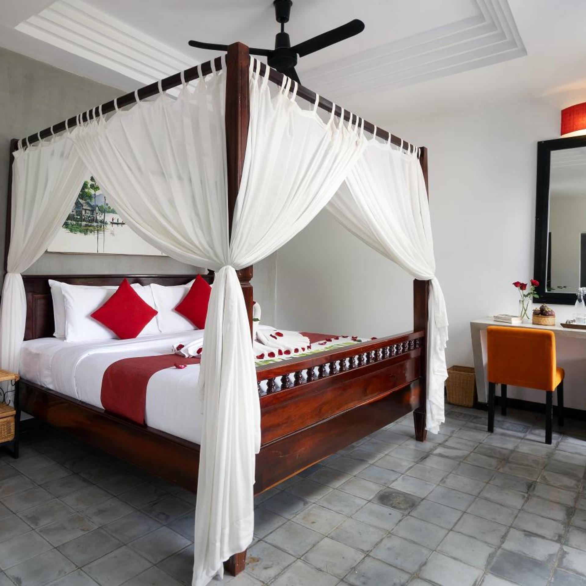 جناح شهر العسل بإطلالة على المسبح بشرفة، Boutique Indochine d Angkor 7/10