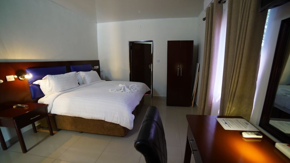 SUPERIOR, DOUBLE OR TWIN BED