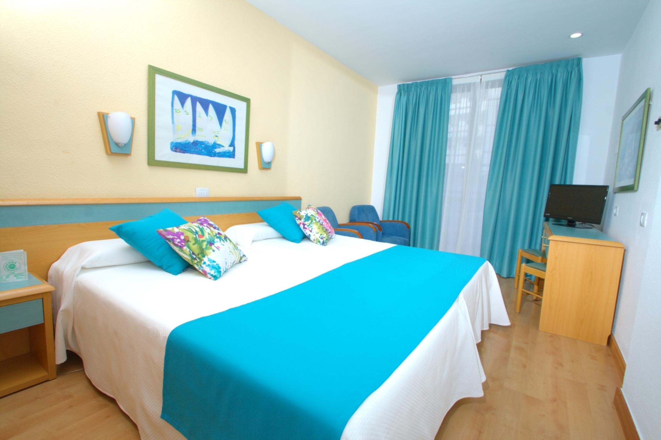 Studio 3 Pax Single Use