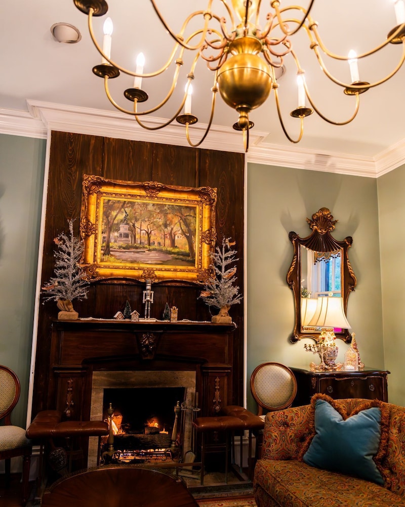 Eliza Thompson House 6/50