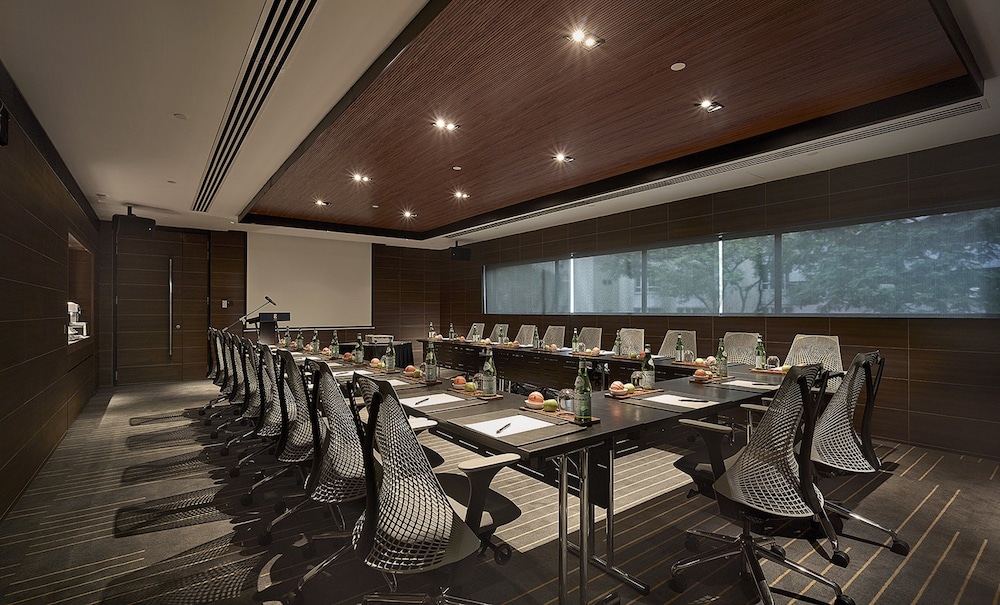 G Hotel Kelawai 40/45