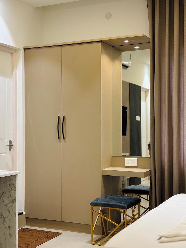 Hotel Citywalk Residency 50/50
