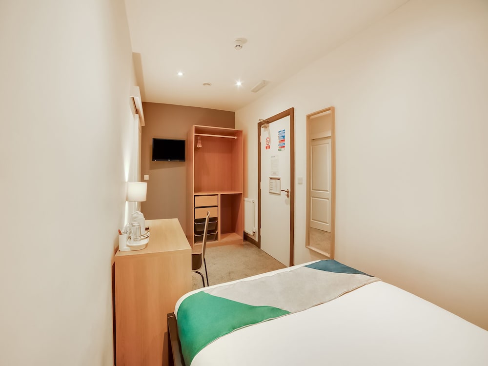 Snooze Rooms 15/31