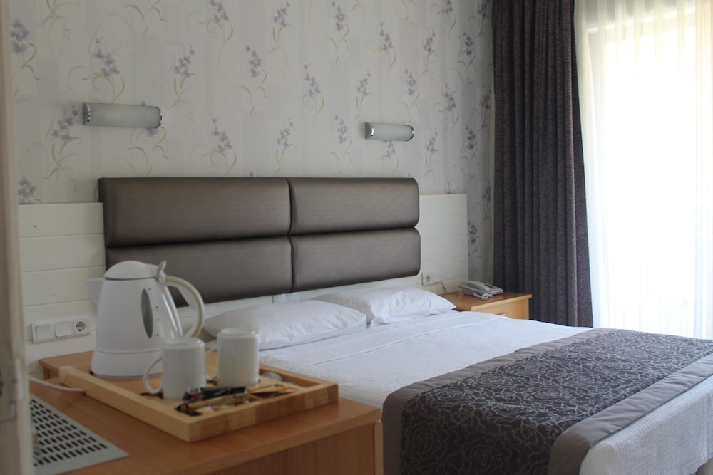 Ida Hotel 25/77