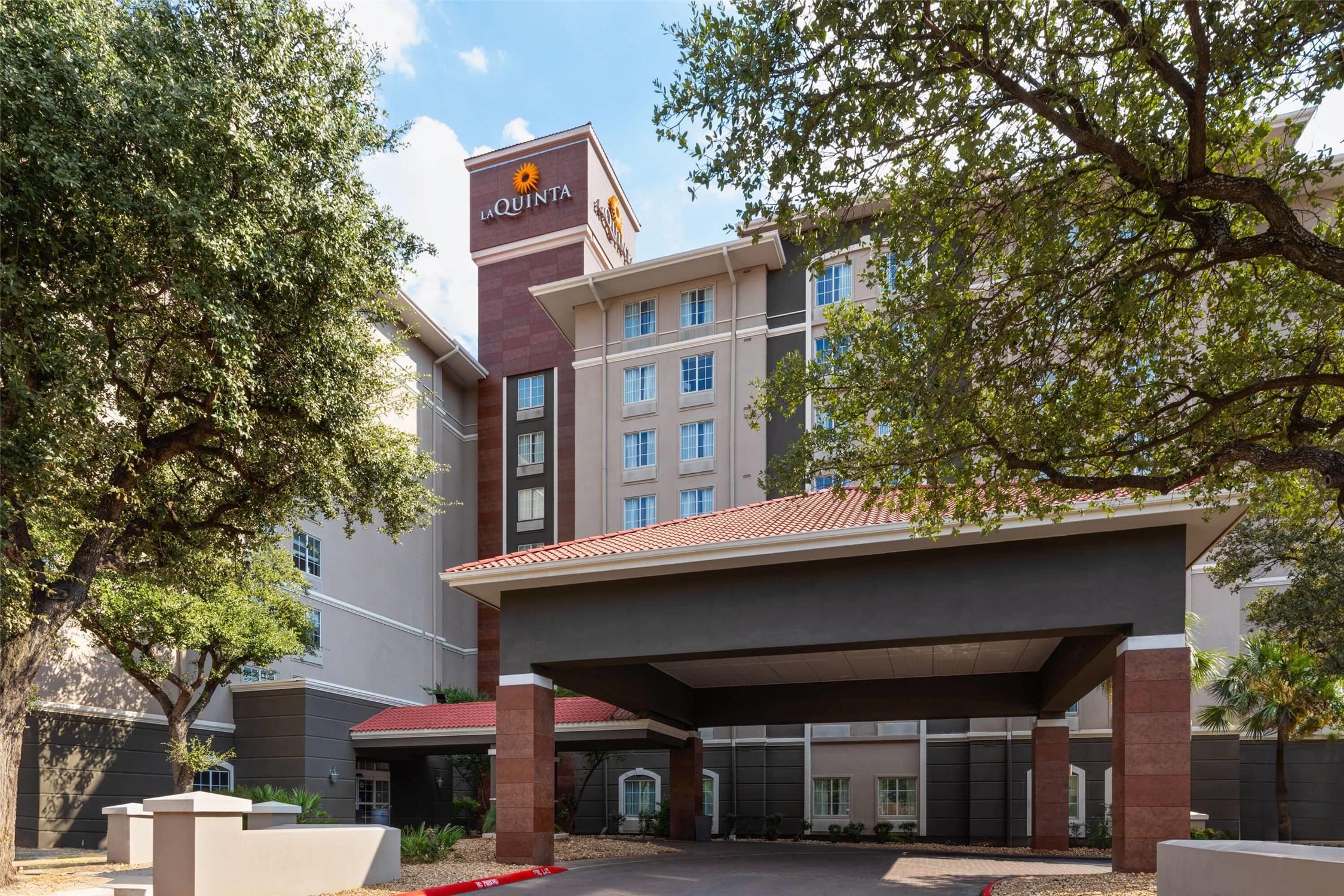 La Quinta Inn & Suites by Wyndham San Antonio Airport in SAN ANTONIO - TX