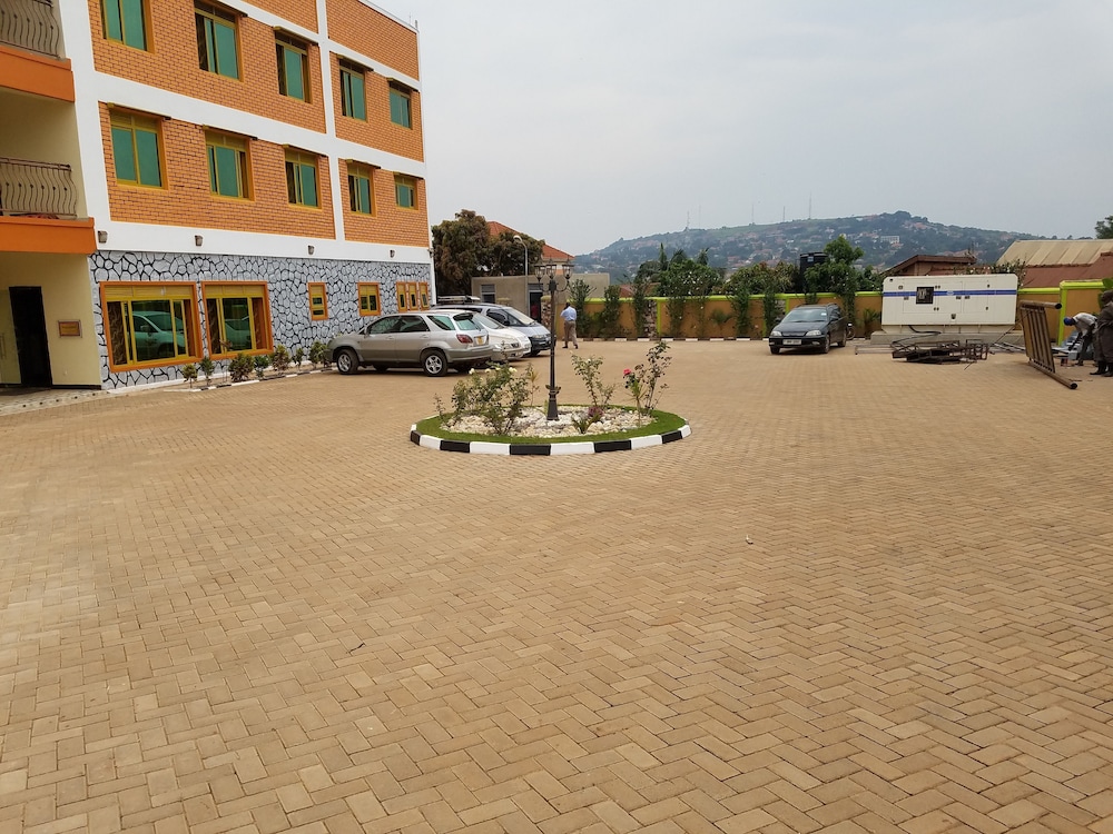 Sibyangu Standard Hotel 13/20